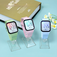 Montre numérique LED carrée en plastique lumineuse pour étudiants, style professionnel, vente en gros 2026, source fabricant