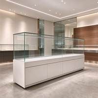 Vitrine en verre pour la vente au détail, éclairage LED, robuste, durable, montage facile, design personnalisé, vitrine en verre pour magasin