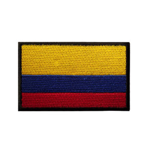 Écussons brodés en chenille du drapeau national de la Colombie avec fixation auto-agrippante et magnétique 8x5cm Qualité supérieure - Product Image 1