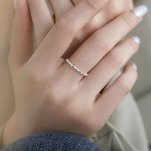 Bijoux Dylam au design exclusif, argent sterling 925 plaqué rhodium, accessoires pour usage quotidien, anneaux en argent à perles cassées - Product Image 6
