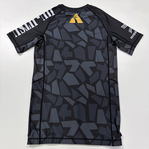 Conjunto de 2 Piezas para Hombre: Rashguard de Compresión Profesional + Pantalones Cortos Transpirables con Abertura Lateral para Máxima Movilidad en BJJ - Product Image 3