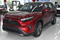Corolla 2023 1.8L Essence Atmosphérique Automatique Berline Édition Pioneer avec Phares LED Toit Ouvrant Sièges Foncés Écran Tactile
