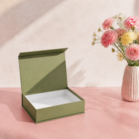 Boîte cadeau en papier rigide de luxe avec logo personnalisé en relief, boîte couleur recyclable pour vêtements, cosmétiques et accessoires de mode