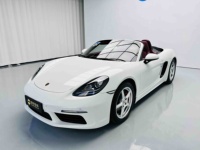 Porsche 718 Boxster 2.0T d'occasion de luxe avec sièges en cuir, roadster élégant à faible kilométrage, voiture de sport polyvalente pour le quotidien et les loisirs