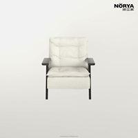 Fauteuil NORYA écologique et contemporain en tissu vert, avec larges accoudoirs en bois, dossier haut et assise rembourrée, idéal pour salon, chambre et lecture