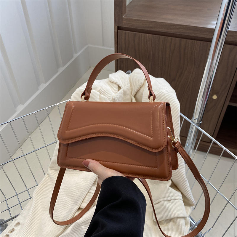 สีน้ำตาล