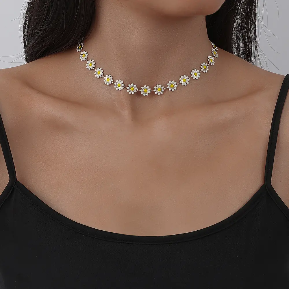 Fashion Jewelry Necklace Small Daisy Stitching Ladies Collarbone Chain Summer Girl Geometric Niche Design Retro Lace