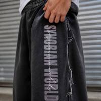 Pantalon de survêtement ample personnalisé à jambe large, en molleton, avec ourlet brut et effet usé, imprimé SYNOBIAN WORLD, style streetwear, vente en gros JUSHENG
