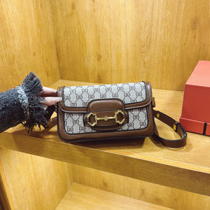 Sac messager rétro imprimé pour femme - Design carré élégant - Fabriqué en PU - Idéal pour un usage quotidien.695 - Product Image 5