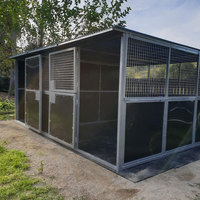 Écurie équestre extérieure avec portes de box pour chevaux, panneaux d'écurie à vendre