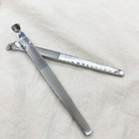 Pousse-cuticules double-embout réutilisable en acier inoxydable 420 haut de gamme, forme fer à cheval, carré plat, avec logo personnalisé