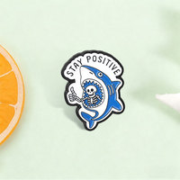 Broche émaillée en forme de squelette de requin avec slogan 'Stay Positive' en alliage de zinc, pour sac à dos, veste, chapeau, revers, accessoire de collection