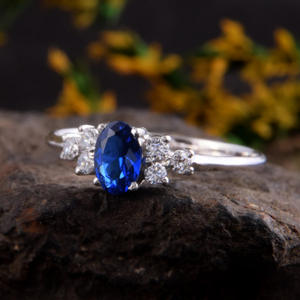 Q470 Anello da donna in oro bianco con diamante taglio ovale, colore G naturale, gioiello di fidanzamento - Product Image 3