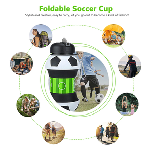 Botella de Agua Plegable de Silicona con Mosquetón, Taza Deportiva para Exteriores Resistente a Caídas y Fugas, Estilo Fútbol Blanco y Negro - Product Image 4