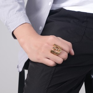 Anillo con forma de alas de diosa, único y superventas transfronterizo, anillo de acero de titanio, joyería hip-hop sexy de acero inoxidable con diseño de diosa. - Product Image 3