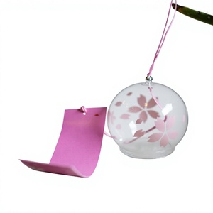 Carillon éolien en verre borosilicate motif fleur de cerisier – Cadeau d'anniversaire, pendentif décoratif personnalisable de style japonais pour la décoration intérieure nocturne - Product Image 1