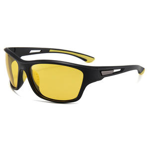 Gafas de Sol Deportivas Polarizadas para Hombre, Montura Negra, Lentes Amarillas, Protección UV400 TAC, para Ciclismo, Conducción y Actividades al Aire Libre - Product Image 4