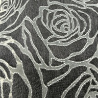 Tissu denim brûlé à motif floral rose tendance pour jeans, vestes, robes et vêtements féminins