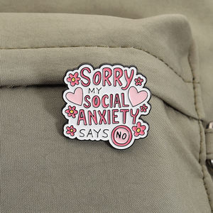 Broche de esmalte con la frase 'Lo siento, mi ansiedad social dice que no', para introvertidos, insignia de solapa, joyería, regalo, venta al por mayor - Product Image 3