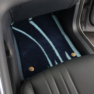 Tapis de sol de voiture sur mesure, double couche, en cuir bleu Napa, design luxueux, fait main, amovible et lavable - Product Image 3