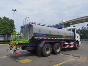 Camion HOWO per Aspirazione Fognaria e Lavaggio ad Alta Pressione per Lavori di Sanificazione - Product Image 5