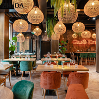 Chaises et tables de salle à manger modernes de luxe personnalisées en PU, ensemble de meubles d'intérieur commerciaux durables
