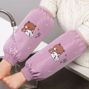 Mangas de protección para brazos Little Bear, color rosa, resistentes al agua, para uso diario en la cocina - Product Image 3