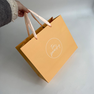 Bolsa de papel de color nude personalizada, bolsa de papel de regalo de lujo con asa de cinta de satén y logo impreso para boutique - Product Image 5