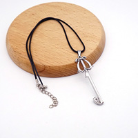 Collier modèle d'arme en forme de clé souvenir de jeu