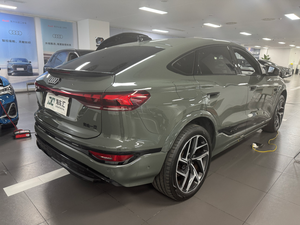 <span class=keywords><strong>Audi</strong></span> <span class=keywords><strong>Q6</strong></span> <span class=keywords><strong>2022</strong></span> 40 E-tron Edición Empresarial SUV R20 Usado, Volante a la Izquierda, Cuero Oscuro, Turbo, de Uniland Motors en China - Product Image 6