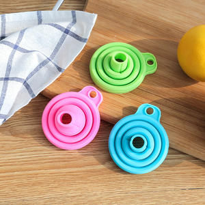 Embudo Plegable de Silicona Azul Rosa Verde Multitamaño para Uso con Bolsas de Almacenamiento de Aceite y Agua - Product Image 1