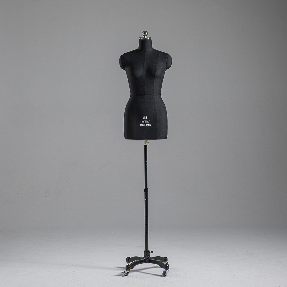 Cuerpo negro con base de ruedas.