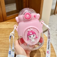 Bouteille d'eau de paille de conception de capsule spatiale chaude de 900ml pour des verres en plastique de dessin animé de grande capacité d'enfants pour l'activité extérieure pour la gymnastique