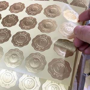 Étiquettes d'emballage personnalisées imprimées, autocollantes, gaufrées, en PET brillant, imperméables, en vinyle holographique, personnalisables - Product Image 5