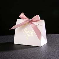 Boîte à dragées de luxe en papier couleur unie avec estampage doré, forme triangulaire, avec ruban, pour cadeaux de remerciement d'anniversaire ou de mariage