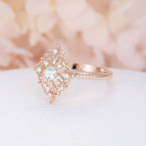 Anello da Donna con Zirconi Intarsiati a Forma di Rombo, Gioiello Delicato per Uso Quotidiano, Souvenir da Viaggio, Regalo per Feste - Product Image 2