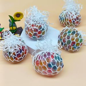 Balles anti-stress en maille souple en forme de raisin arc-en-ciel pour la gestion de l'anxiété - Product Image 5