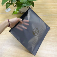 Pochettes personnalisées avec votre logo, en plastique recyclé, givrées, pour vêtements, sacs d'expédition, sacs d'emballage pour vêtements, sacs en plastique avec fermeture éclair
