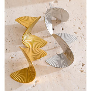 أقراط معدنية كبيرة بتصميم حلزوني مبالغ فيه ومميز، موديل XY 3093 الجديد، مصنوعة من الفولاذ المقاوم للصدأ ومطلية بالذهب - Product Image 2