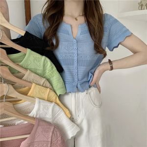 Cardigã Feminino de Tricô Mohair com Decote V e Manga Três Quartos - Coleção Primavera/Verão 2026 - Design Cropped Chique e Ajustado - Product Image 1