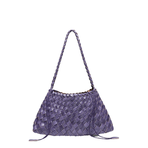 Sac pour femme tissé à la main, esthétique rétro de niche - Sac fourre-tout polyvalent à porter sous le bras / Sac de marché - Product Image 1