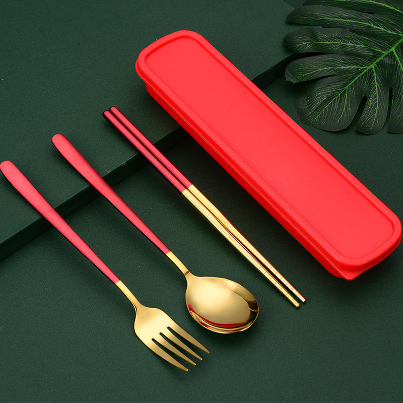 Ensemble trois pièces rouge (fourchette + cuillère + baguettes + boîte + boucle