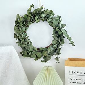 Couronnes d'<span class=keywords><strong>eucalyptus</strong></span> naturels Fleurs séchées Porte d'entrée Guirlandes de Noël pour la fête des mères et la Saint-Valentin - Product Image 4