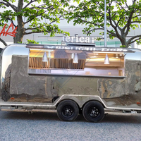 Camions de restauration commerciaux sur mesure, camions de restauration mobiles en acier inoxydable miroir, remorques alimentaires tendance de haute qualité