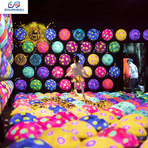 Juegos Interactivos Esféricos para Niños, Proyección Interactiva en Pared y Piso, Esfera Saltarina Giratoria, Juegos de Proyección 3D con Pelota - Product Image 1
