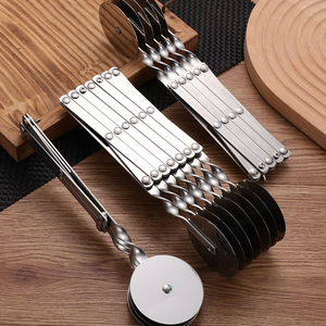 เครื่องตัดแป้งแบบพับได้ ล้อหลายล้อ ทำจากสแตนเลส อุปกรณ์ทำพิซซ่าแบบพับได้ ลูกกลิ้งตัดแป้ง แบบสาม ห้า เจ็ดล้อ - Product Image 1