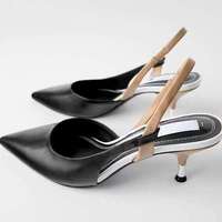Zapatos de tacón de aguja abierto para mujer, zapatillas femeninas de Punta poco profunda, en color blanco y negro