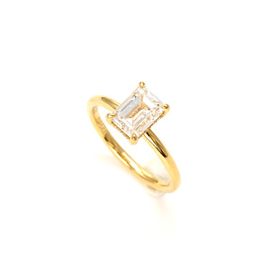 Bague de fiançailles <span class=keywords><strong>solitaire</strong></span> pour femme en or blanc 18 carats avec <span class=keywords><strong>diamant</strong></span> de laboratoire certifié taille émeraude couleur D par River Time - Product Image 3