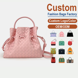 Bolso de cubo tejido de cuero de grano completo personalizado – Rosa suave con cierre de cordón y correa ajustable, estilo europeo multifuncional - Product Image 1