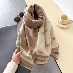 Mode européenne 185*65cm hiver abeilles motif Jacquard cachemire sensation écharpe femmes épais Pashmina surdimensionné châle hiver abeille écharpe - Product Image 4